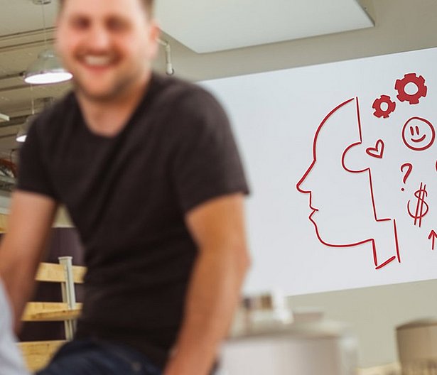 Gruppendiskussion zu Themen wie Kaufentscheidungen beeinflusst werden können.  