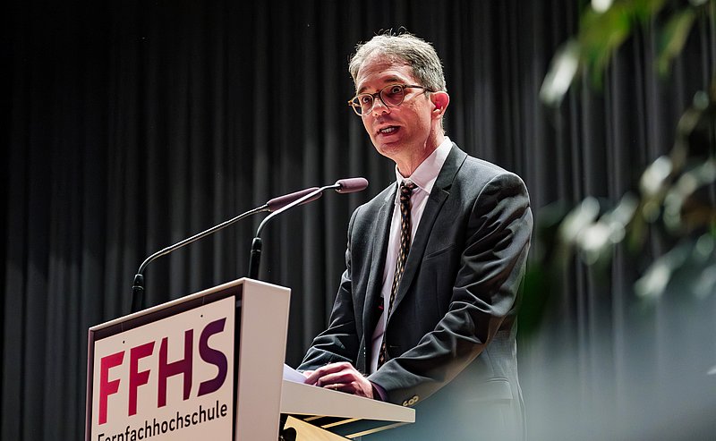 Rektor Marc Schnyder am Rednerpult