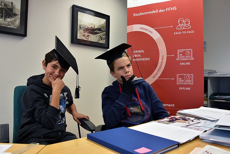 Aaron und Noah erhielten am Zukunftstag einen Einblick in den Tagesablauf der Studienberatung