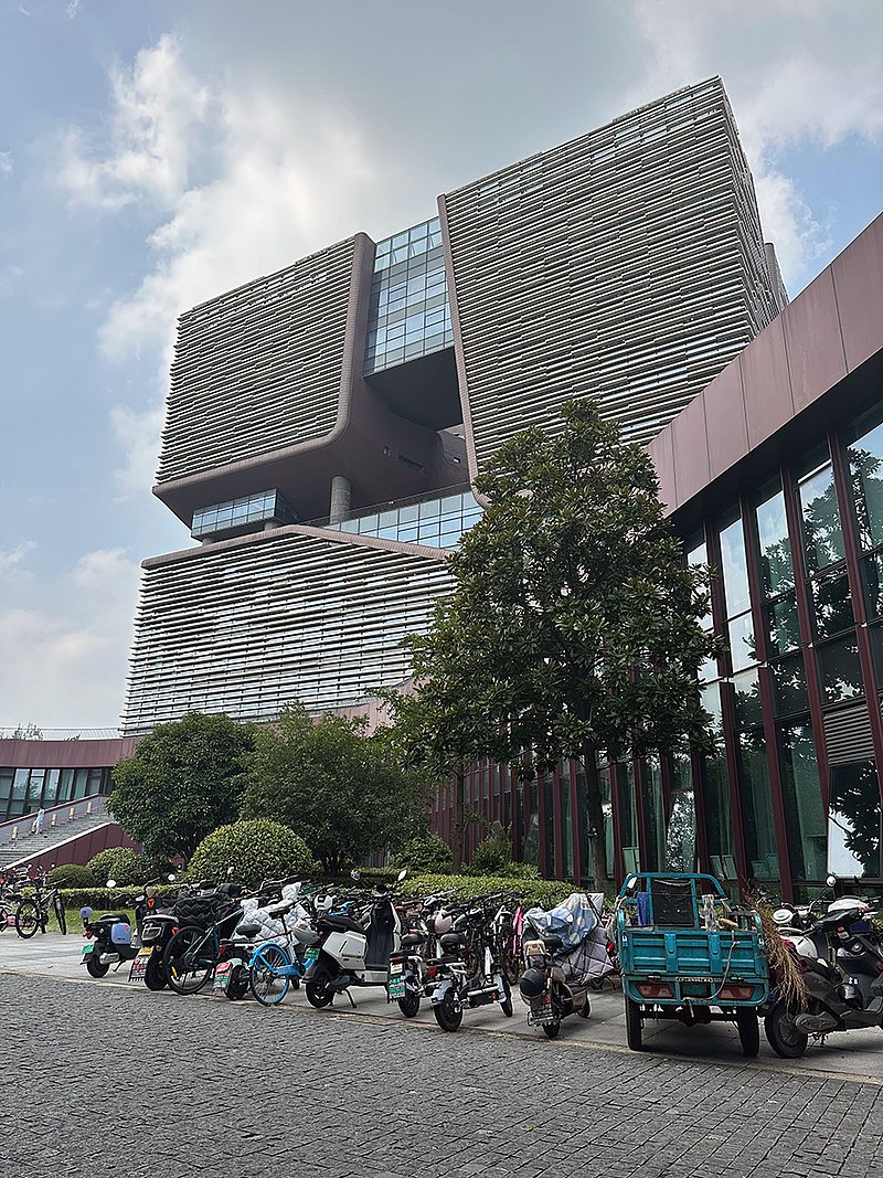 Remo studierte an der Xi’an Jiaotong-Liverpool University in Suzhou. Es ist eine chinesisch-britische Universität mit einem internationalen Umfeld. Die Unterrichtssprache ist Englisch. (Foto: ZVG)