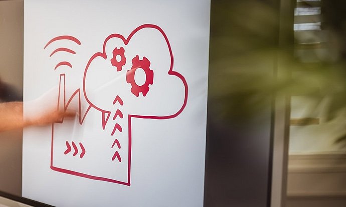 Erfahrungsaustausch der Studierenden für die Umsetzung der industriellen Revolution in ihrem eigenen Unternehmen.