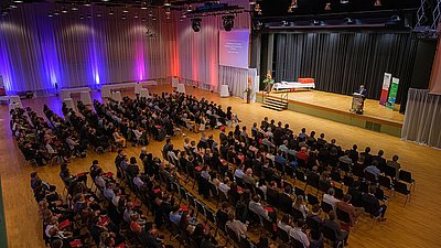 Diplomfeier an der FFHS: 357 Studierende erhalten ihr Diplom