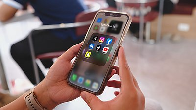 Scrollen, liken, teilen – die psychischen Folgen von Social Media