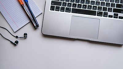 Wie gut sind die digitalen Kompetenzen der Dozierenden an den Walliser Hochschulen?