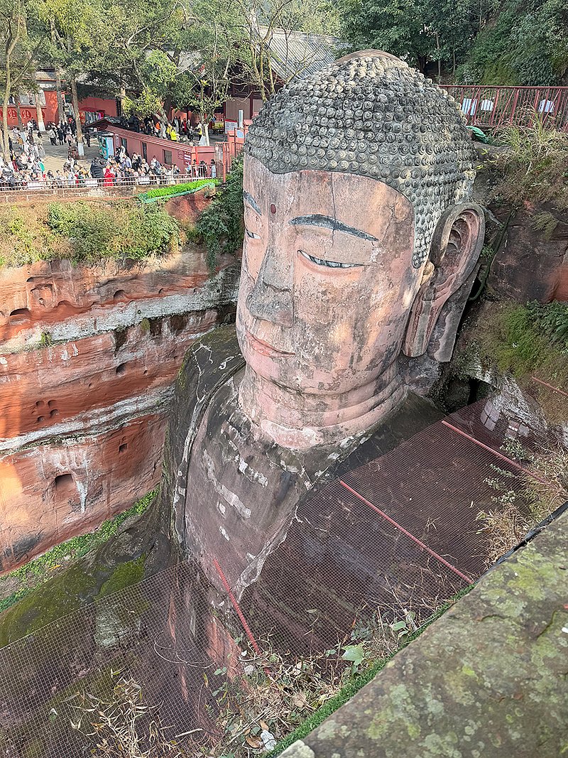 Der Grosse Buddha von Leshan ragt 71 Meter in die Höhe und ist ein Meisterwerk antiker Ingenieurs- und Kunstfertigkeit. Der Bau begann im 8. Jahrhundert. (Foto: ZVG)