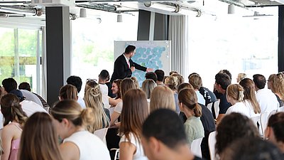 Semesterstart für 944 neue Studierende an der FFHS 